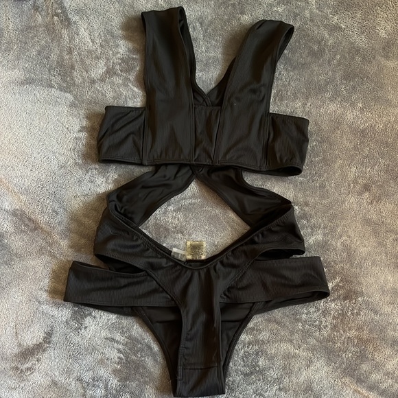 Minimale Animale Black Cut Out One Piece Swimsuit size M - Picture 4 of 5